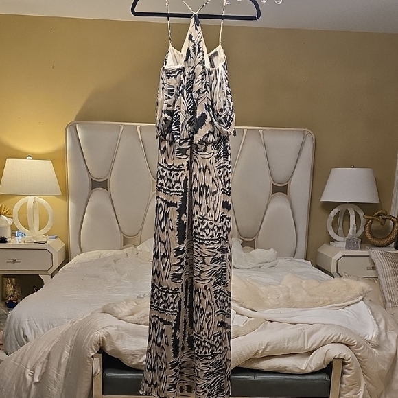 BCBGMaxAzria Silk Black and Cream Maxi Dress with Elegant Design - Picture 3 of 8